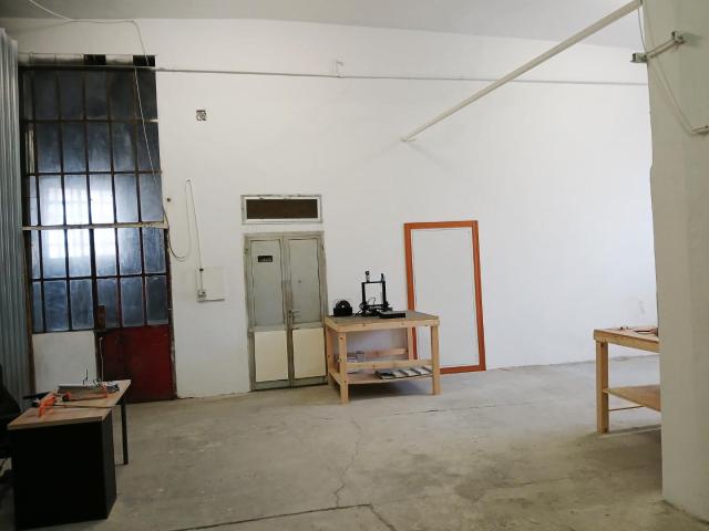 Locale commerciale in affitto a Vicopisano