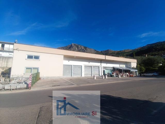 Locale commerciale in affitto a Vitulano