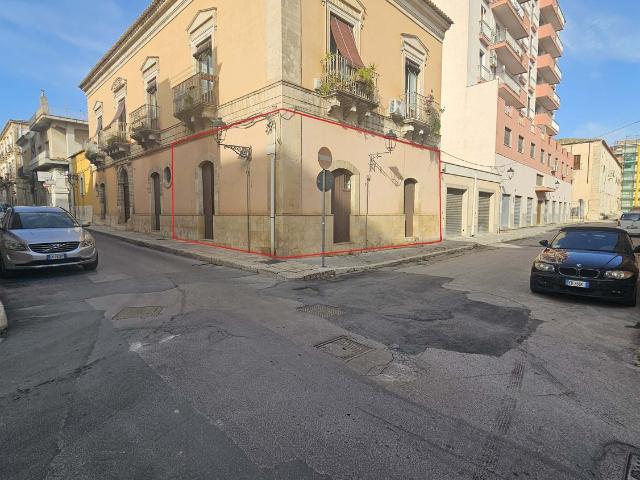 Locale commerciale in affitto in via dei mille 59, Vittoria