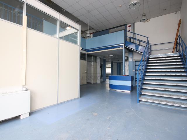 Locale commerciale in affitto in via delle ville prima acquacalda 895, Lucca