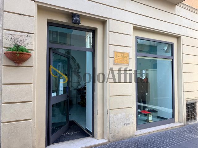 Locale commerciale in affitto in via pretoria 117, Potenza