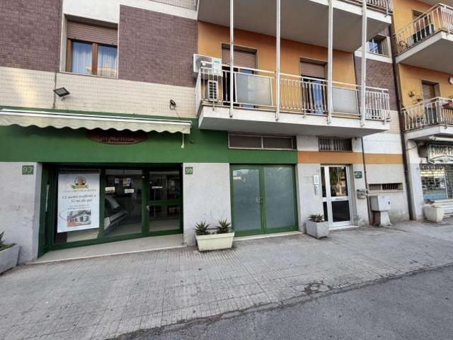 Locale commerciale in Affitto in zona SEMICENTRO