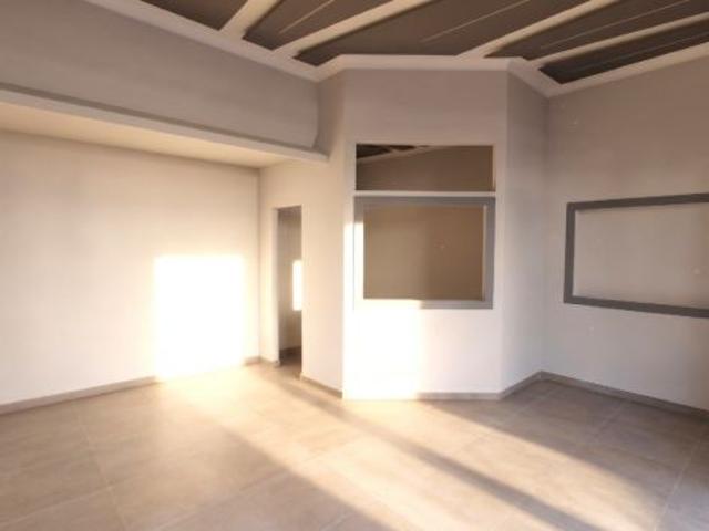 LOCALE COMMERCIALE IN OTTIMO STATO CORSO UMBERTO MONDRAGONE RIF.V3334