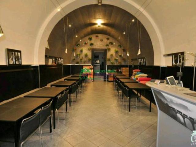 Locale commerciale in vendita