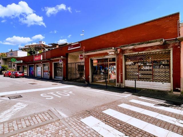 LOCALE COMMERCIALE in VENDITA a MUGGIA