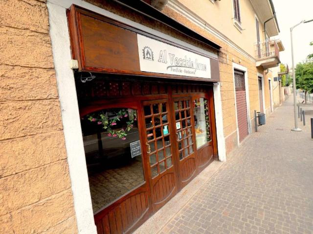 Locale commerciale in vendita a Magnago