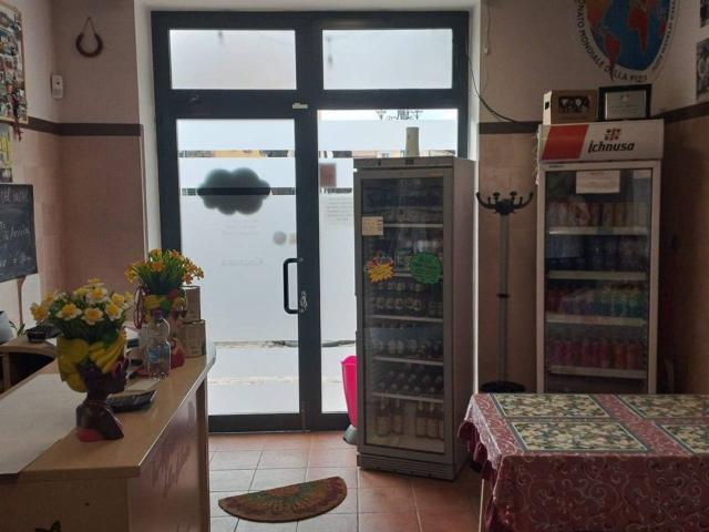 Locale commerciale in vendita a Marcallo Con Casone