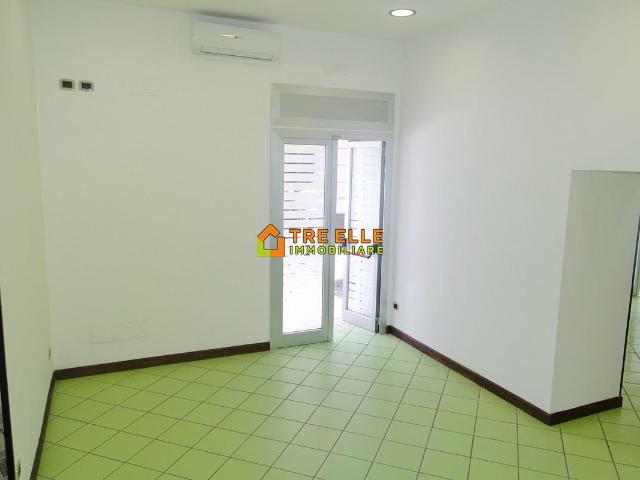 Locale commerciale in vendita a Marigliano