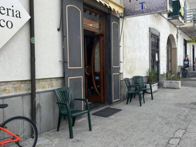 Locale commerciale in vendita a Marigliano