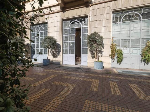 Locale commerciale in vendita a Milano