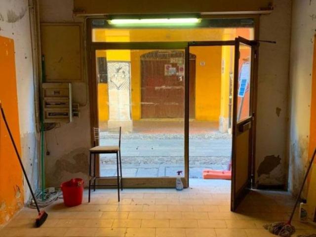 Locale commerciale in vendita a Modena