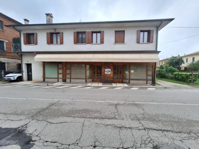 Locale commerciale in vendita a Montebelluna, Guarda