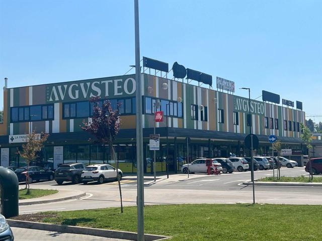 Locale commerciale in vendita a Montelibretti
