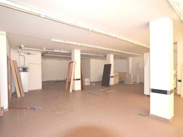 Locale Commerciale in vendita a Monteprandone, Centobuchi