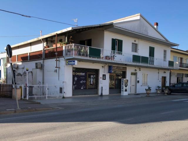Locale commerciale in vendita a Morro d'Oro, Pagliare