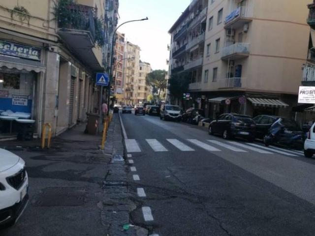Locale commerciale in vendita a Napoli