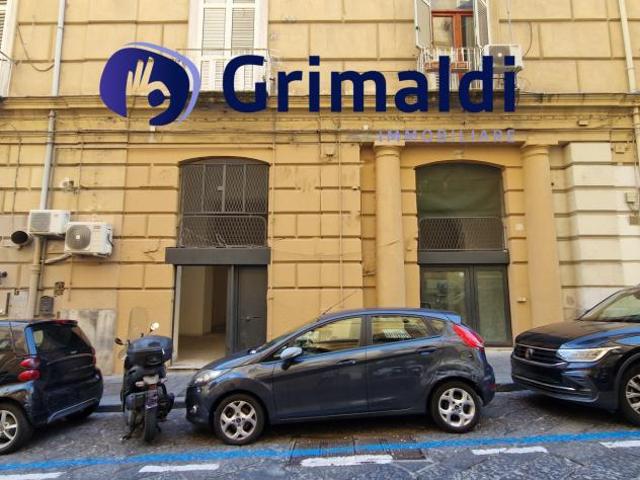 Locale commerciale in vendita a Napoli
