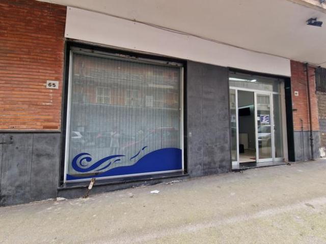 Locale commerciale in vendita a Napoli