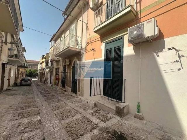 Locale commerciale in vendita a Noto