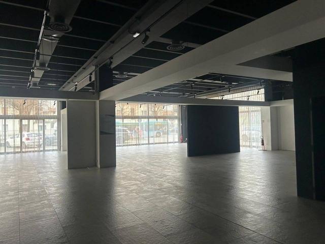 Locale commerciale in vendita a Nova Milanese