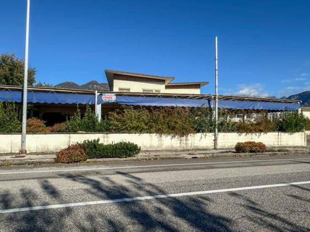 Locale commerciale in vendita a Osoppo