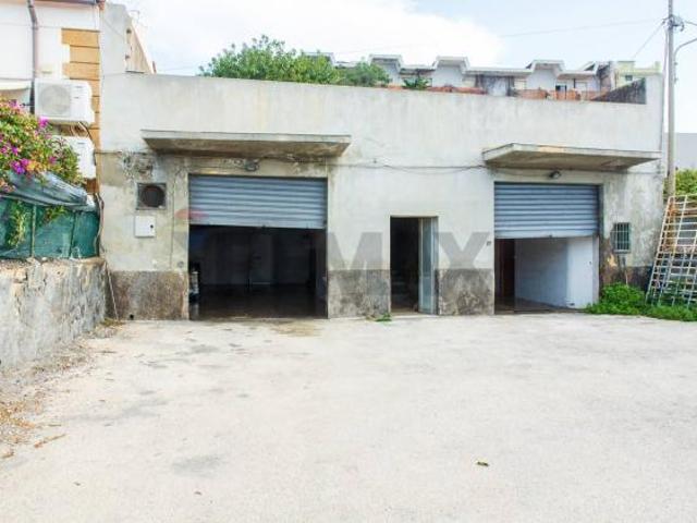 Locale Commerciale in vendita a Augusta