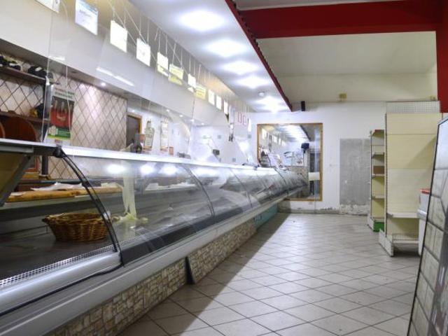 Locale commerciale in vendita a Aci Sant'Antonio