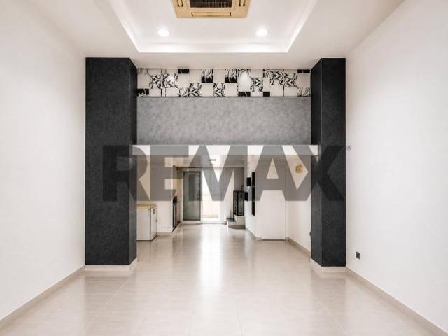 Locale Commerciale in vendita a Acireale