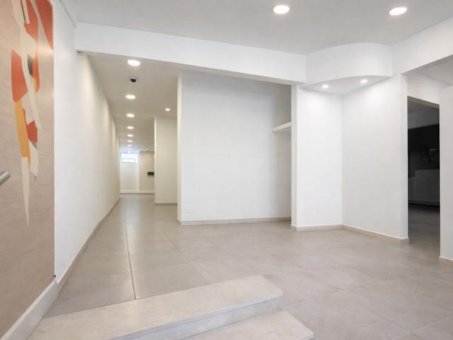 Locale commerciale in vendita a Acireale