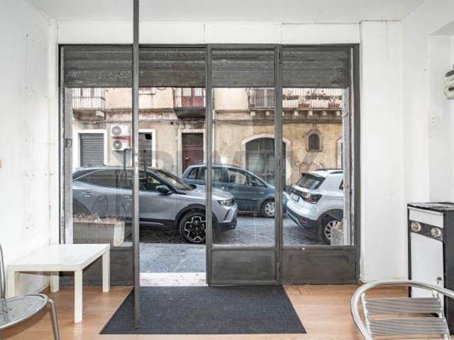 Locale Commerciale in vendita a Acireale