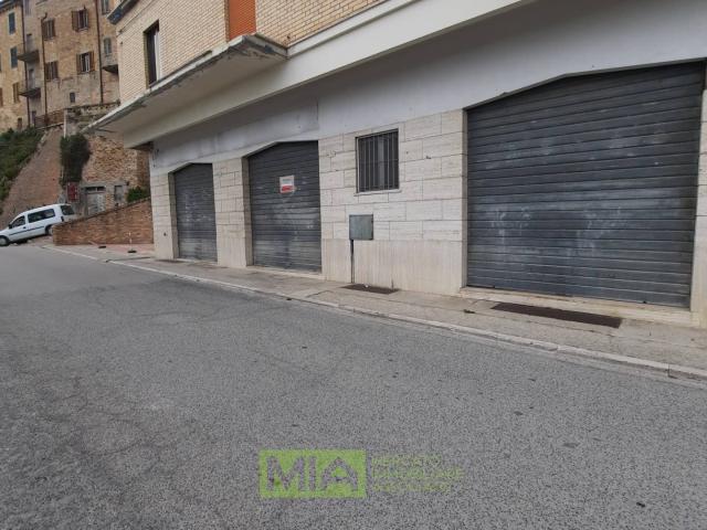 Locale commerciale in vendita a Acquaviva Picena