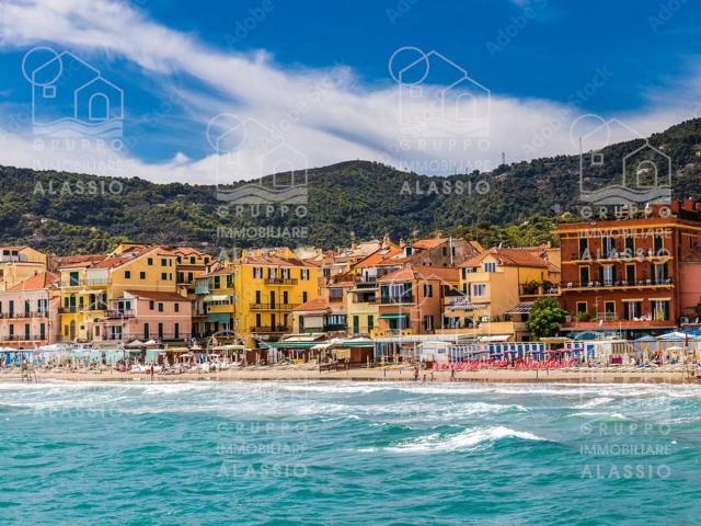 Locale commerciale in vendita a Alassio