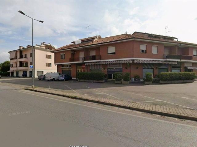 Locale commerciale in vendita a Alba