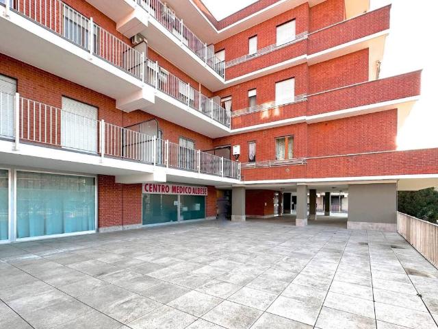Locale commerciale in vendita a Alba