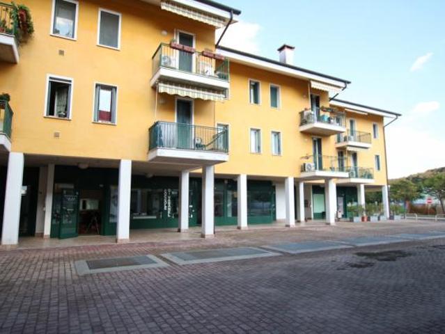 Locale commerciale in vendita a Arcugnano