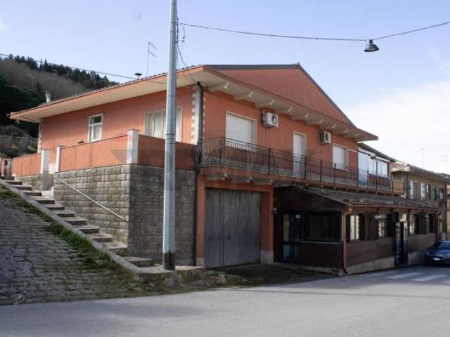 Locale Commerciale in vendita a Buccheri