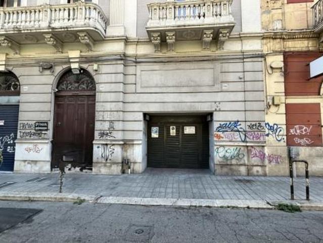 Magazzino in vendita a Bari, Murat