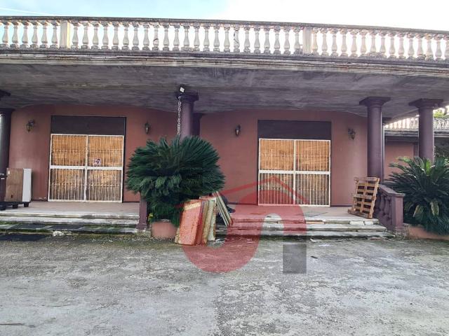 Locale commerciale in vendita a Benevento, CONTRADE