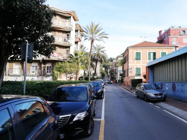 Locale commerciale in vendita a Bordighera