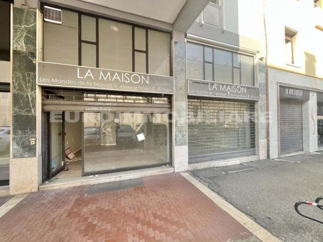 Locale commerciale in vendita a Brescia