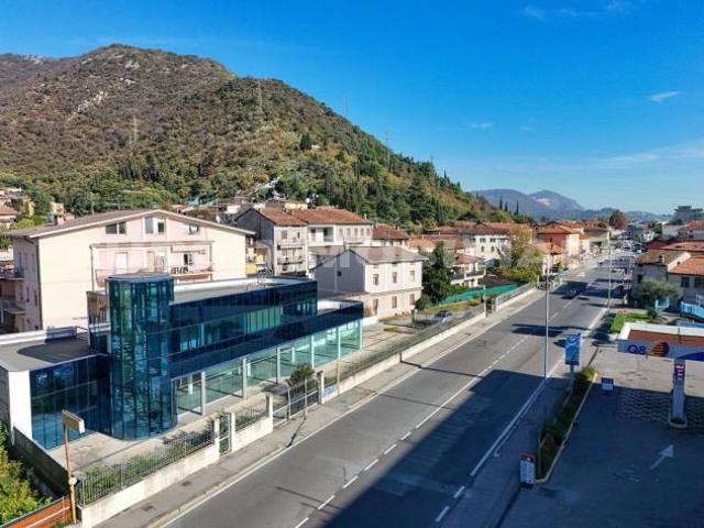 Locale commerciale in vendita a Brescia
