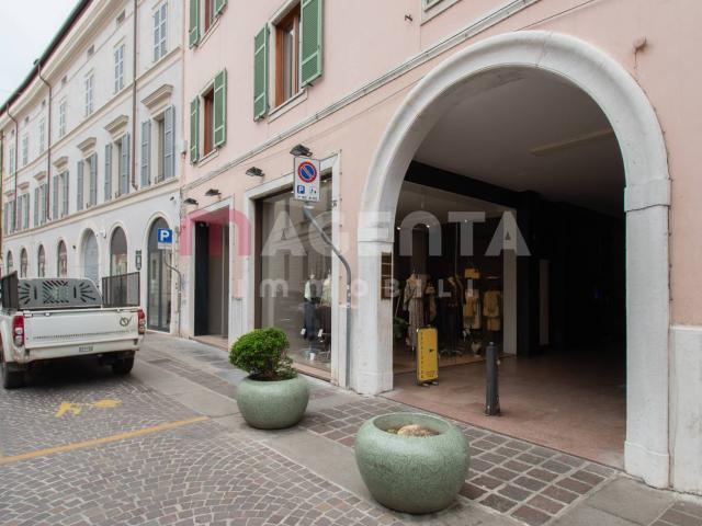 Locale commerciale in vendita a Brescia, Centro storico
