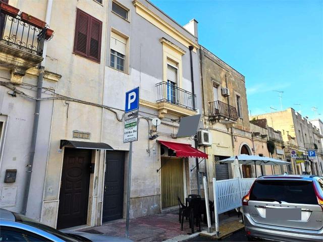 Locale commerciale in vendita a Brindisi