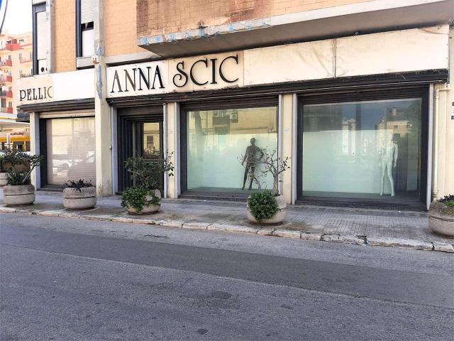 Locale commerciale in vendita a Brindisi