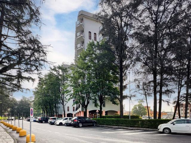 Locale commerciale in vendita a Brugherio