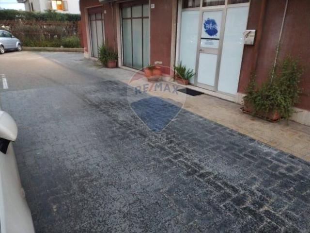 Locale Commerciale in vendita a Caltagirone