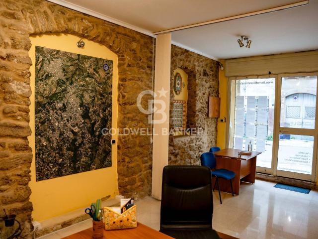 Locale commerciale in vendita a Caltagirone