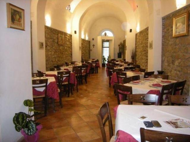 Locale commerciale in vendita a Caltanissetta