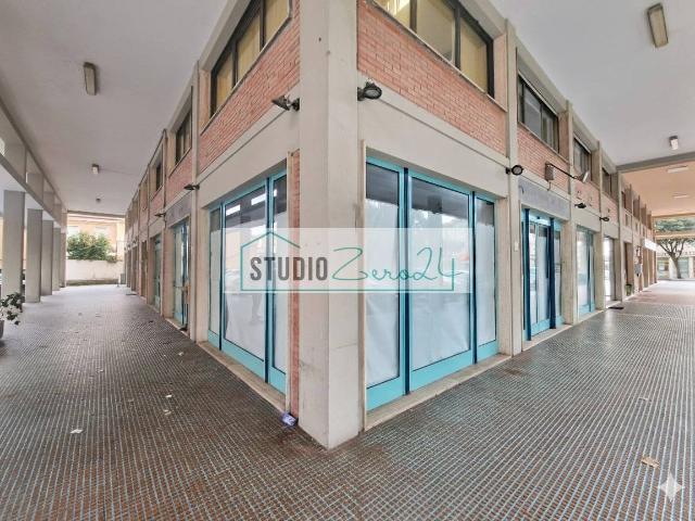 Locale commerciale in vendita a Camaiore, Lido di Camaiore