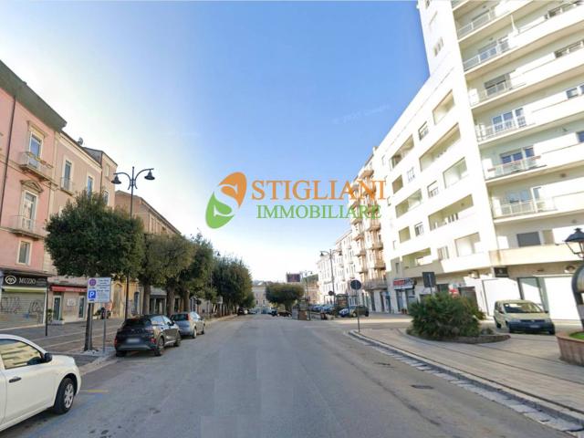 Locale commerciale in vendita a Campobasso, Centro